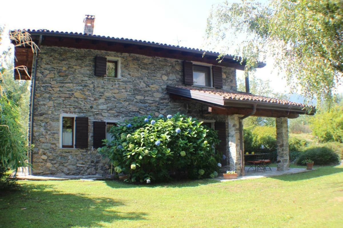 Villa Erica Con Piscina Privata Sul Lago Di Como Colico Eksteriør billede